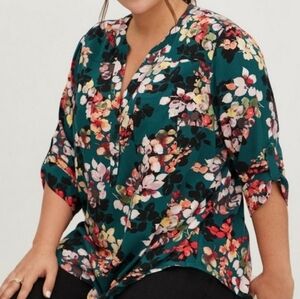 Torrid Green Floral Twill Harper Pullover Top Size 4X